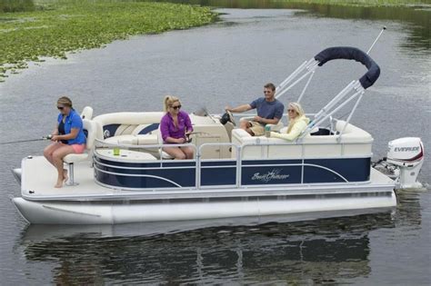 Sun chaser - Vista Pontoons. Cast off on your aquatic adventures with Vista, our most affordable pontoon series. Vista cruising models come with super comfortable lounge seats, a custommolded console and a 5-step retractable aluminum boarding ladder. Or choose one of the Vista fishing models, complete with pedestal-mount fishing seats and a plumbed livewell. 